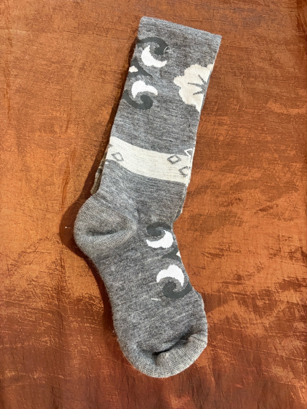 Smartwool Gray Crew Sock with White Floral and Swirl Motifs. Brand New